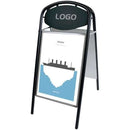 Sort A-skilt med logoplade, plakat med Titanic over isbjerg, 50x70 cm.