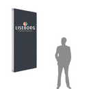 Vægmonteret lysboks med "LISEBORG creative company" logo og en person til størrelsesreference.