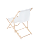 Sammenklappelig liggestol med hvidt stofsæde og træramme, minimalistisk design.