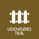 Brun baggrund med hvidt hegn-ikon og teksten "UDENDØRS TRÆ" nedenunder.