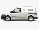 Hvid varevogn med rektangulært folie, teksten "LISEBORG" og farverigt logo på siden.