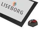 Sort gulvmåtte med teksten "LISEBORG", tekstureret kant og mønstret detalje.