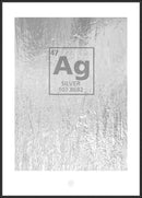 Plakat med tekstur af sølv, symbol "Ag" i centrum, og lille logo nederst.